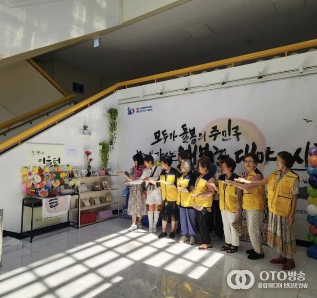 시흥시 대야·신천동 '담쟁이 활동가' 뜨개질 작품 전시로 따뜻한 소통 공간 조성