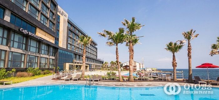 워터프론트 바로 앞에 위치한 호텔전경