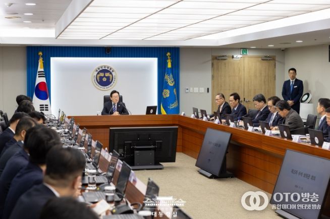 제15회 대통령 주재 수석·보좌관 회의