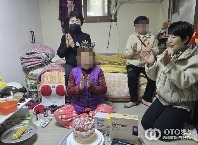 수원시 팔달구 지동, 홀몸어르신께 따뜻한 생신 축하와 선물 전달