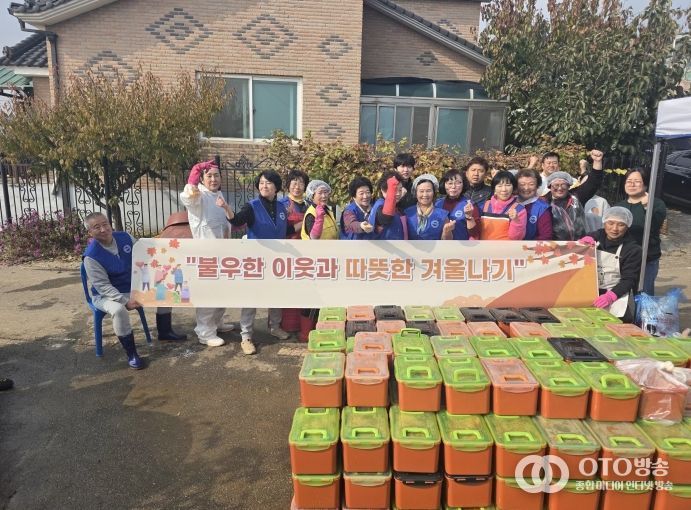 자유총연맹 안중분회, 손맛 담긴 1천 포기 김장으로 따뜻한 겨울 나눔 실천