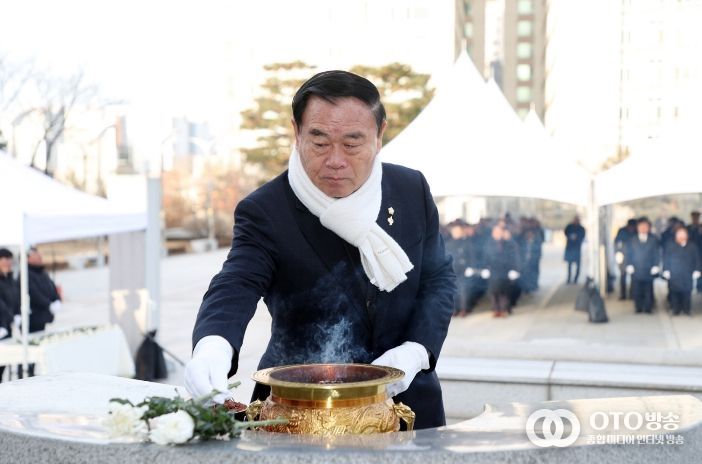 수원특례시의회, 현충탑 참배