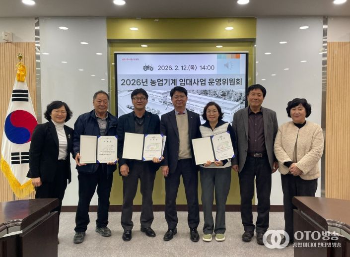 1. 천안시농업기술센터가 농업기계임대사업 운영위원회를 진행하고 있다.