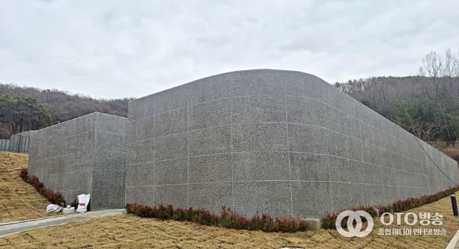 신규 설치된 화성도시공사 함백산추모공원 봉안담 사진