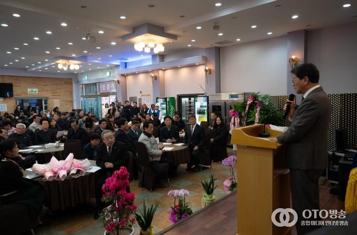 지난 4일 청양군 주민자치연합회장 이취임식에서 김돈곤 군수가 인사말을 전하고 있다.