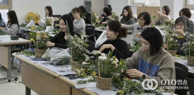수원시 영통구 광교2동 봄맞이 꽃꽂이 1일 강좌 운영