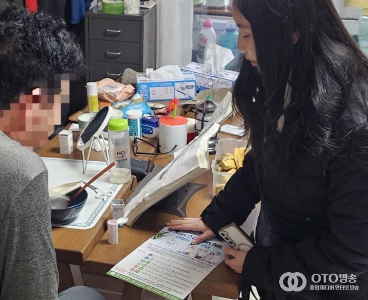 오산시 초평동, 고독사 위험군 대상 방문 상담…스마트 돌봄서비스 연계