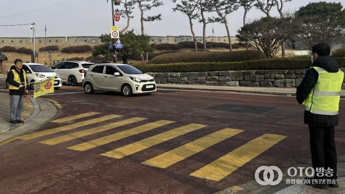 수원시 팔달구 행궁동 경기행복마을관리소, 등굣길 교통지도 지원으로 안전한 통학 환경 조성