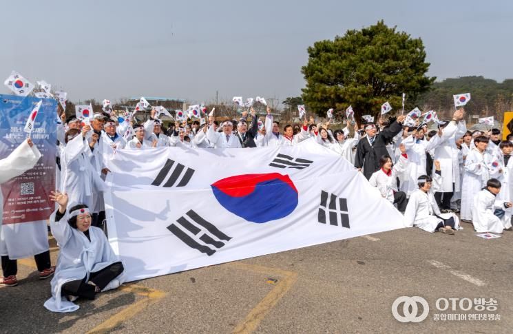 서천군 마산신장 3.1만세운동 재연행사관내 초·중학생 200여 명 참여, 역사 체험과 행진 통해 애국심 고취