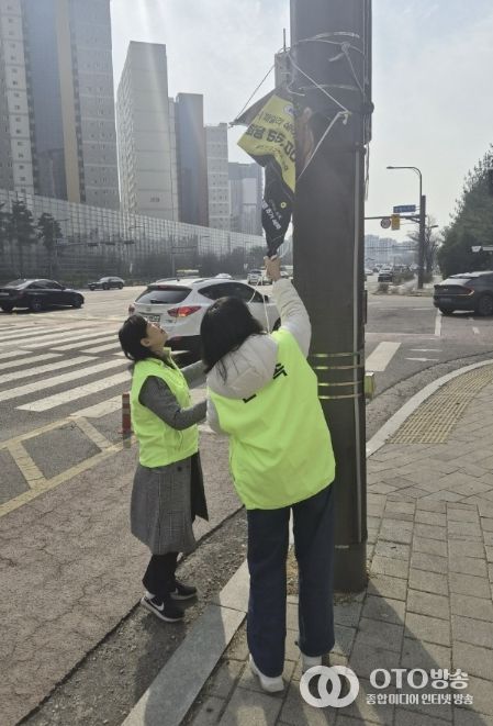 수원시 영통구, 개학기 맞아 불법광고물 일제정비 실시