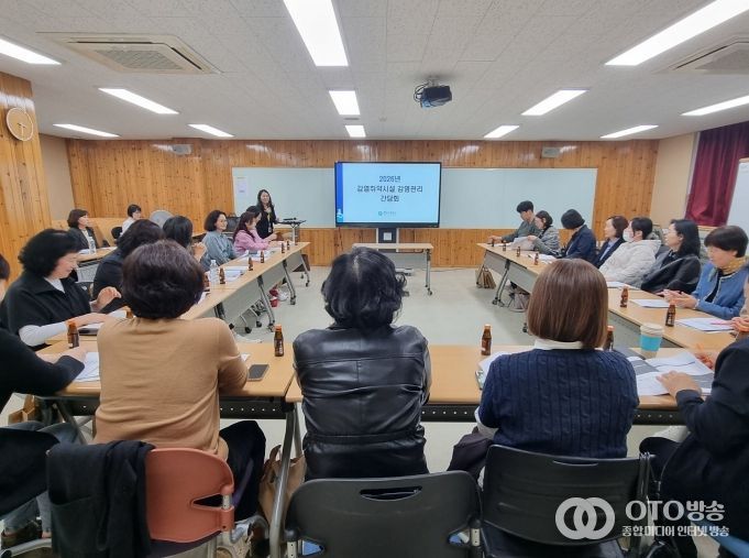 수원시 보건소 관계자, 요양병원·요양원 감염관리 담당자 등이 ‘감염취약시설 감염관리 간담회’에 함께하고 있다.