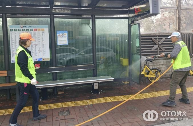 수원시 장안구, 버스승강장 세척작업 실시