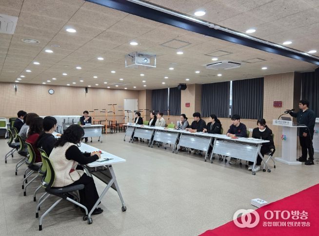 지난 6일, 전상욱 부군수가 통합돌봄센터를 방문하고 주요 프로그램에 대한 점검을 진행하고 있다.